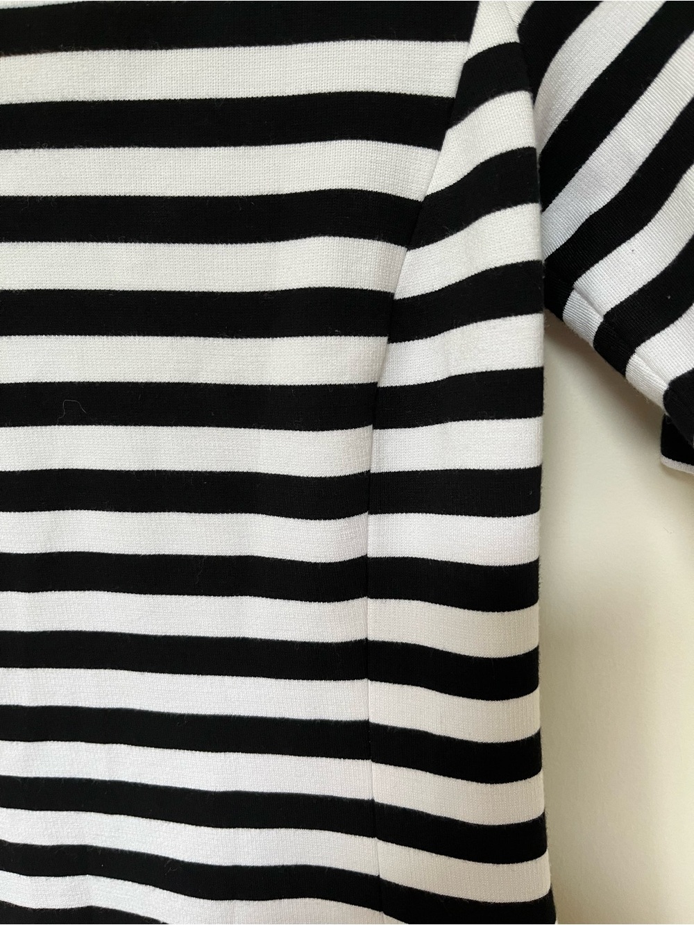 Banana Republic Dress ~ Stripped Black & White ~ Flattering Fit Ponte ~ Size: 6 - Picture 3 of 8